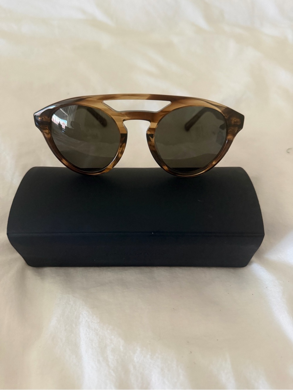 Banana Republic Sunglasses | tortoiseshell pattern